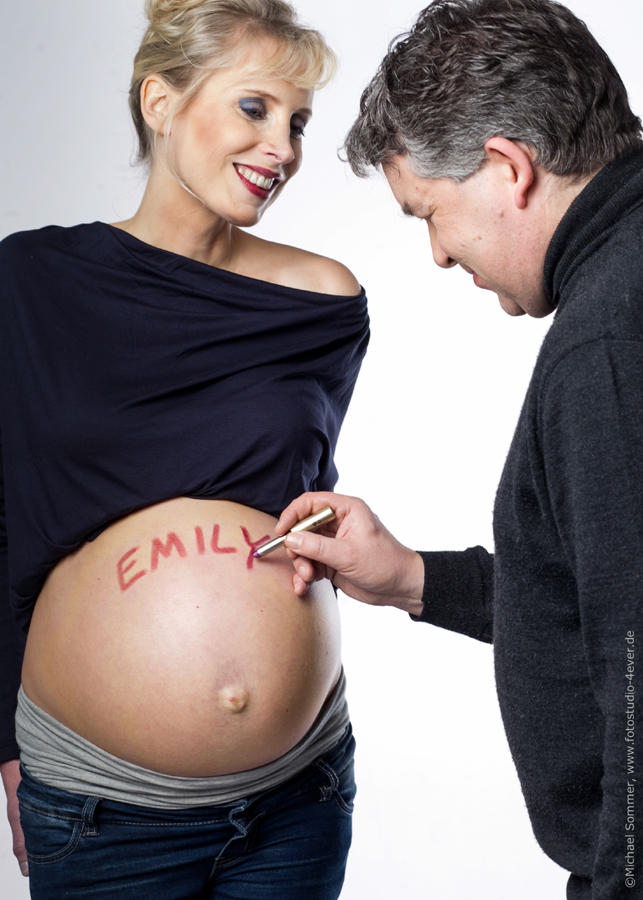 Elischebas Babybauch mit EMILY