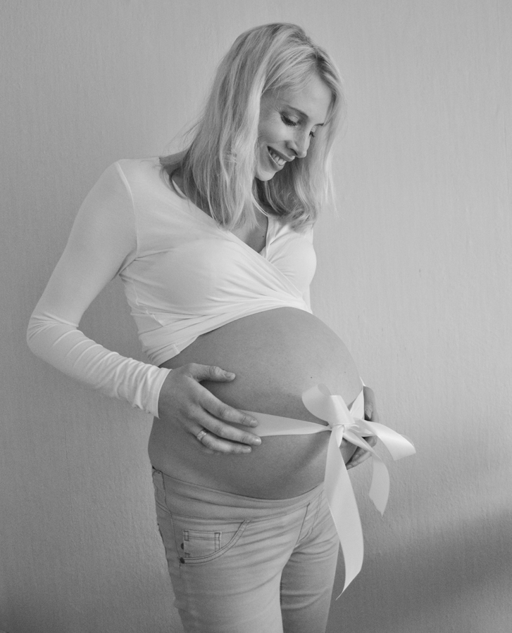 Model Elischeba Babybauch kurz vor der Geburt